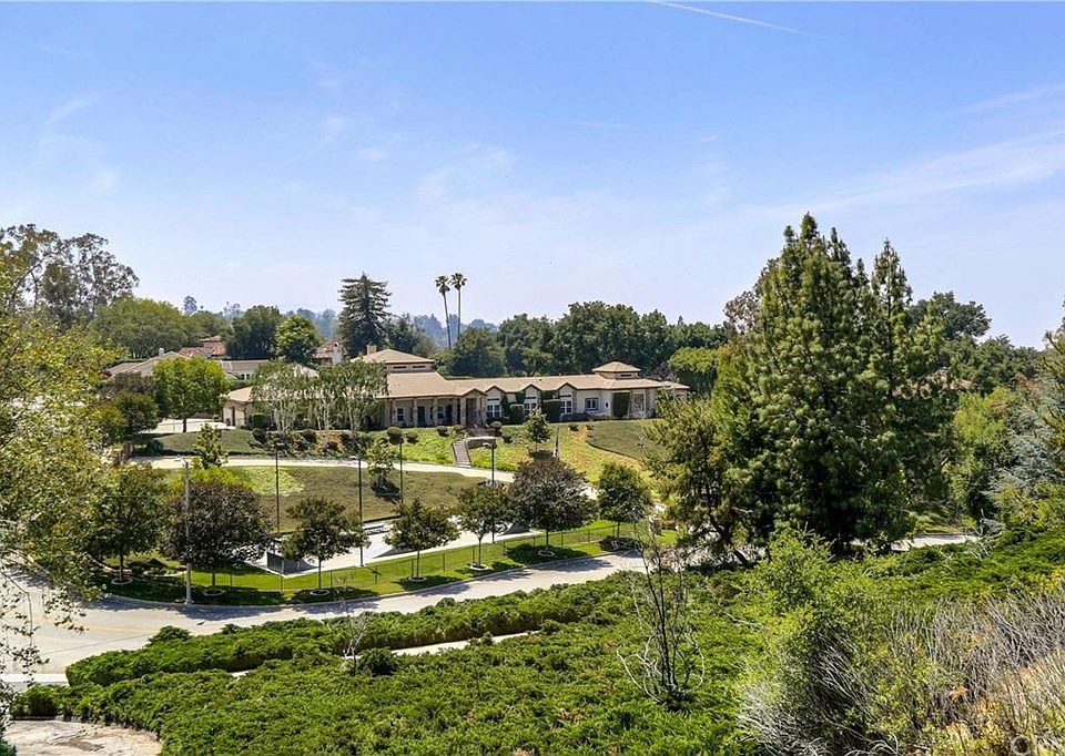 1st image of 1810 Country Club Dr