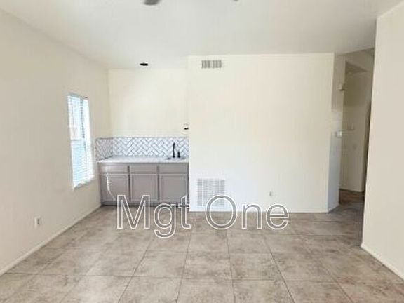4th image of 10342 Crossing Green Cir