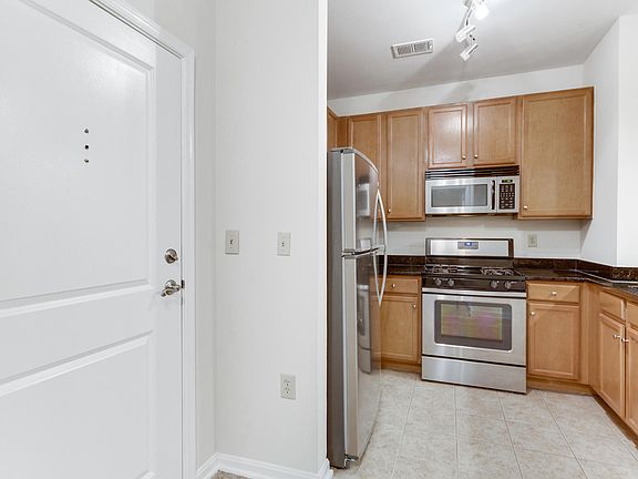 4th image of 2655 Prosperity Ave APT 126