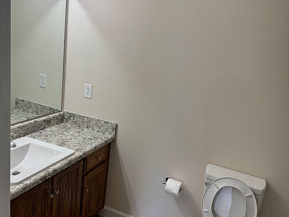 5th image of 5 S Heathrow Dr NW