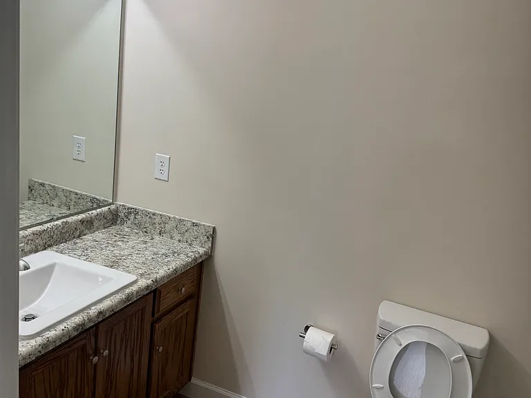 5 S Heathrow Dr NW — Photo 5