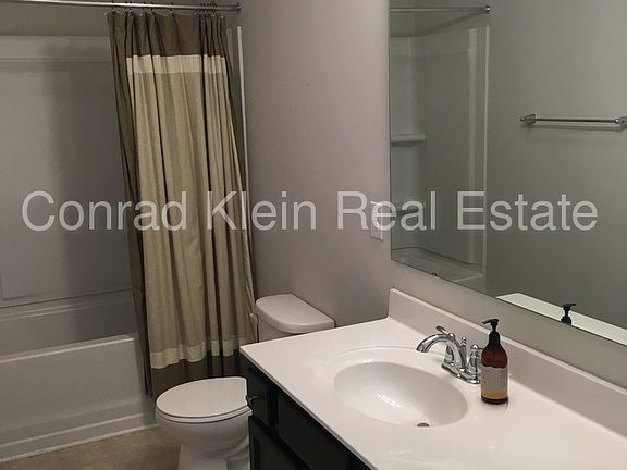 4th image of 842 Summerlake Dr