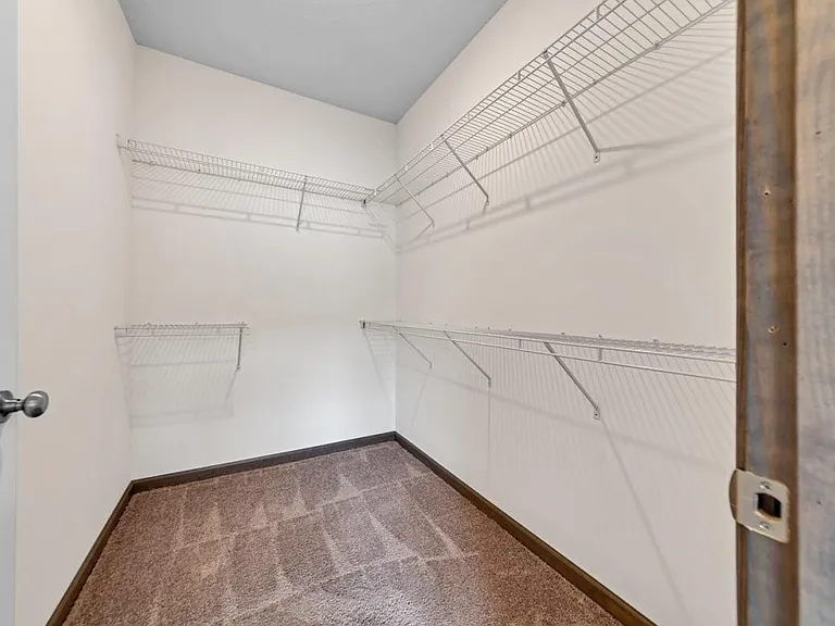 Hutchison Place Apartments — Photo 8