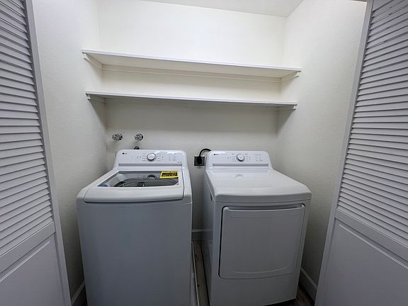 5th image of 631 E Savannah St