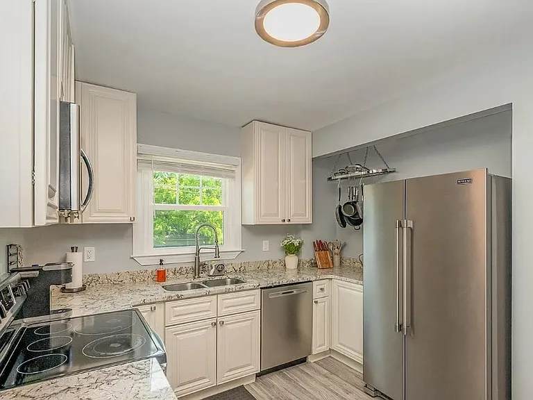 203 State St — Photo 14