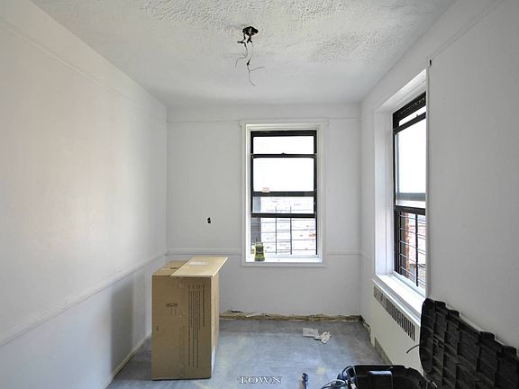 5th image of 45 Tennis Ct APT A10
