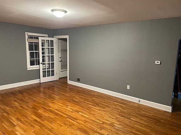 2nd image of 950 Collins Ln