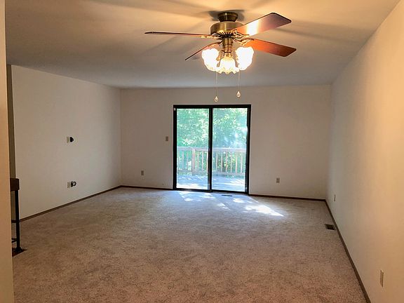 Living area, doors to deck