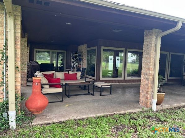 6014 Country Club Dr, Victoria, TX 77904