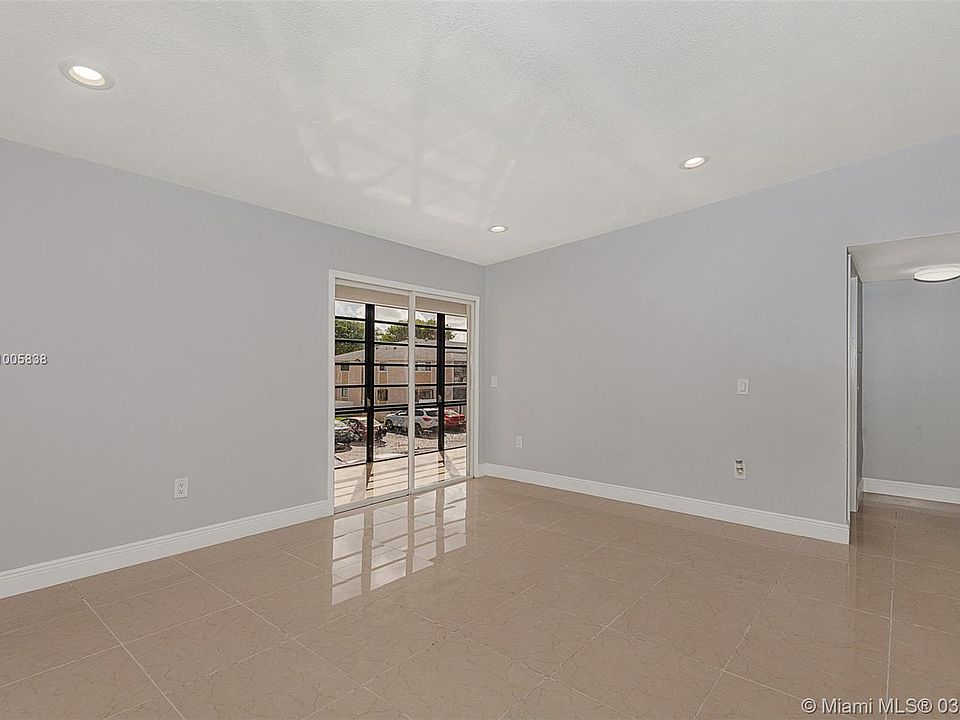 Lakeview At The Hammocks Condominiums 9731 Hammocks Blvd Miami FL