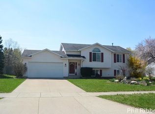 782 Sunbrook Dr SE, Grand Rapids, MI 49508