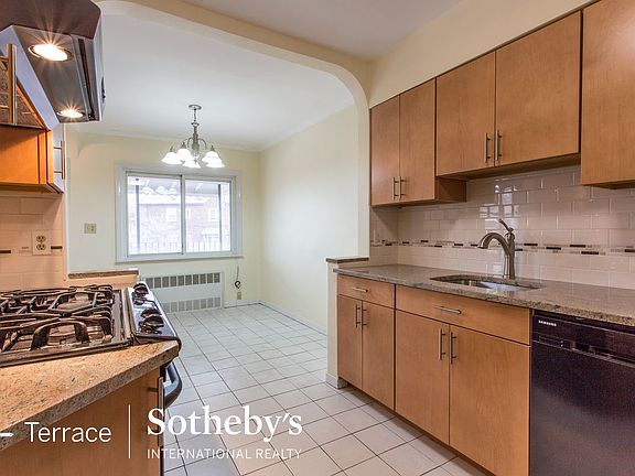 5th image of 6722 Selfridge St