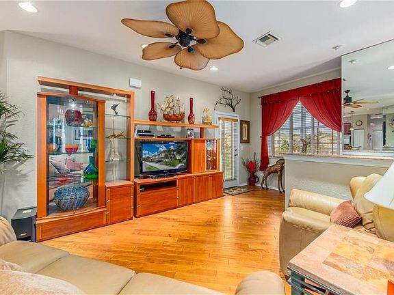 3rd image of 1551 SE Hampshire Way