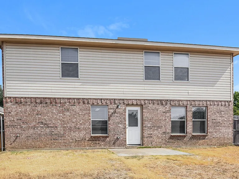 1101 Maplewood Ln — Photo 17