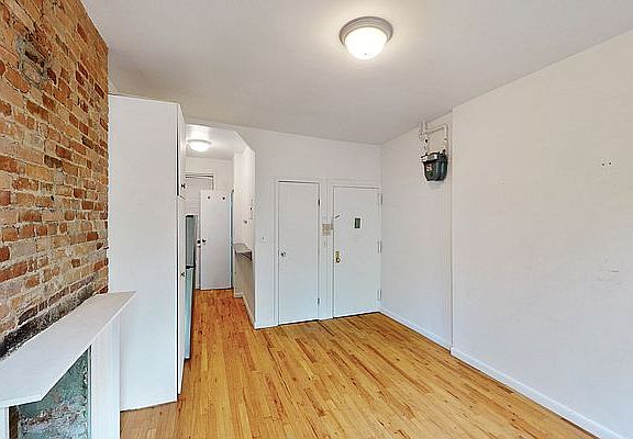 4th image of 267 E 10th St APT 6