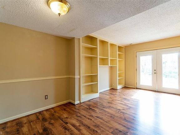 5th image of 303 D Village Ln