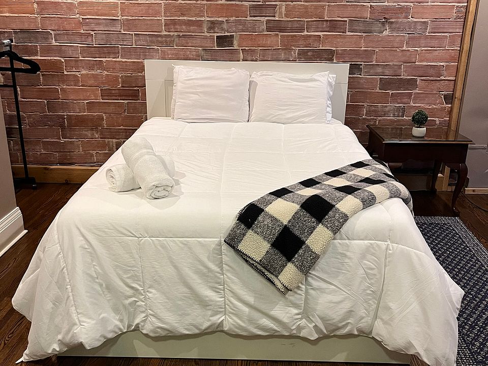 1st image of 293 West Ave #1