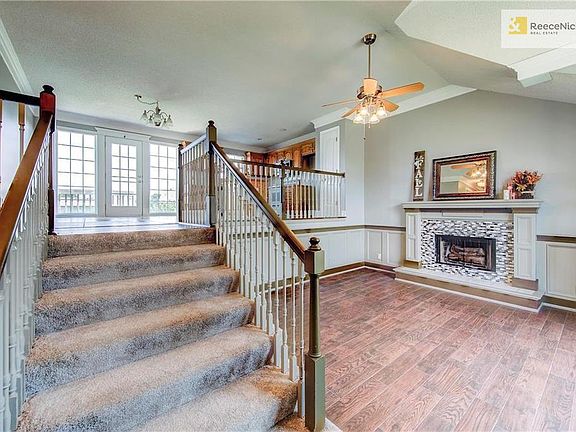 Nestle in to the perfect family space. Warm & cozy