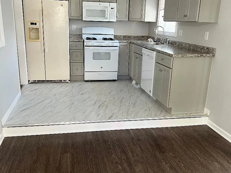 Briarwood Dr — Photo 3