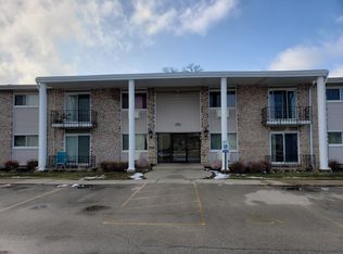 9120 Macarthur Dr APT 2H, Des Plaines, IL 60016