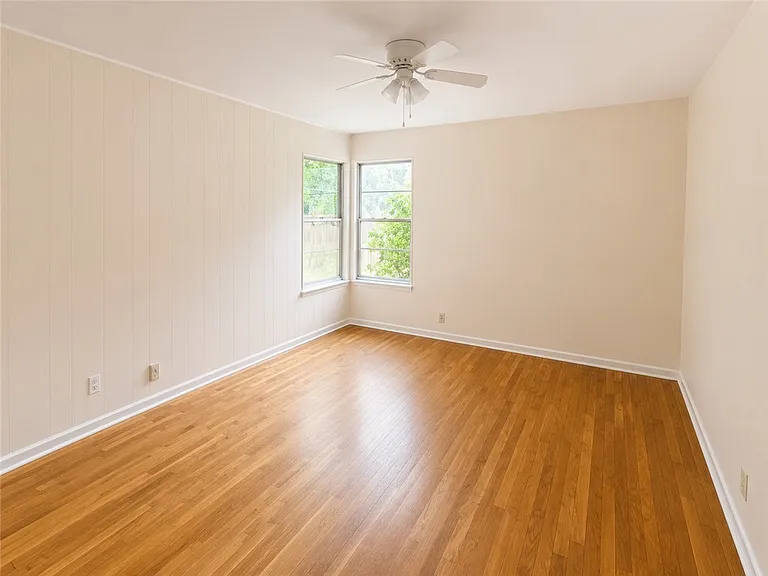 1013 Dolphin Pl — Photo 8