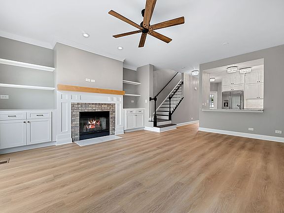 3rd image of 323 Glen Leven Ct