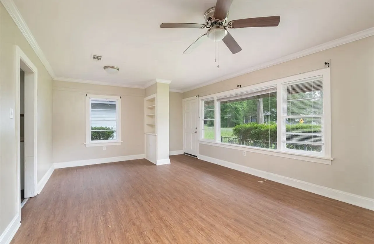 831 Boulevard St — Photo 2