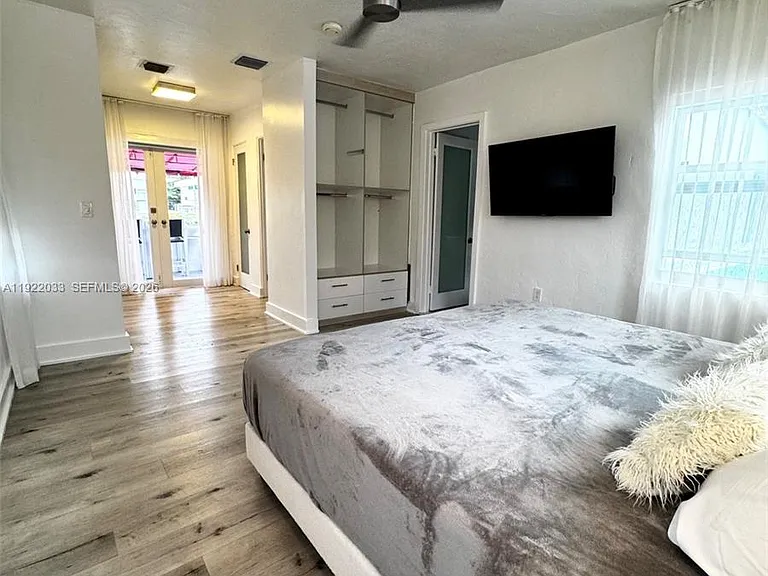 3470 Sheridan Ave — Photo 23