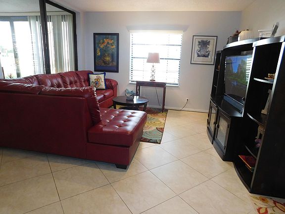 4th image of 5415 Verona Dr #A