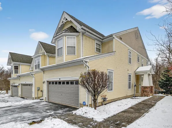 40 Cornwall Ln, Middletown, NY 10940