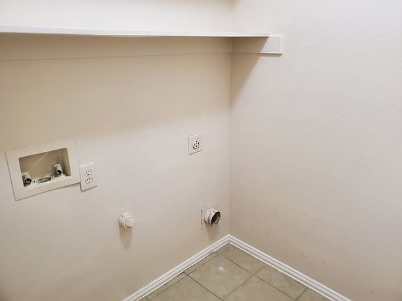 3rd image of 5005 Boxwood Ln