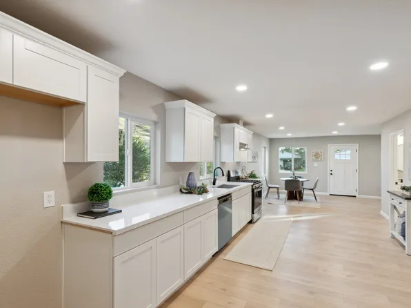 325 N 3rd Ave, Oakdale, CA 95361