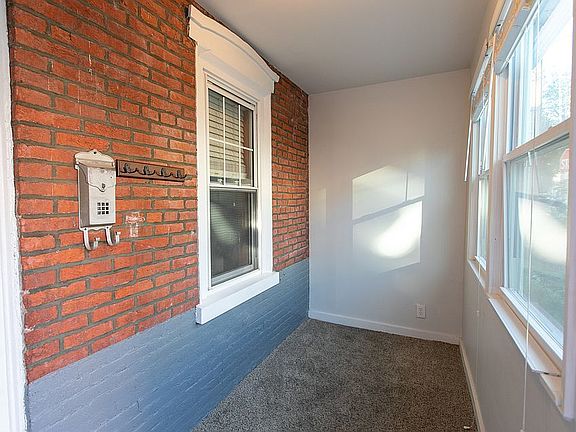 3rd image of 988 N Randolph St #A