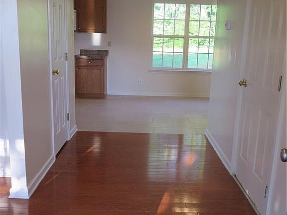4th image of 711 Audrey Ln