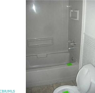 5th image of 404 E Mulberry St