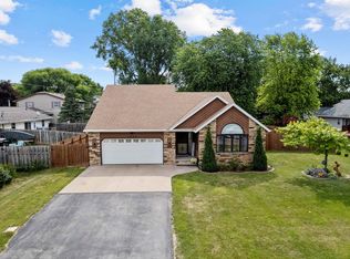 1426 W Roselawn Dr, Appleton, WI 54914