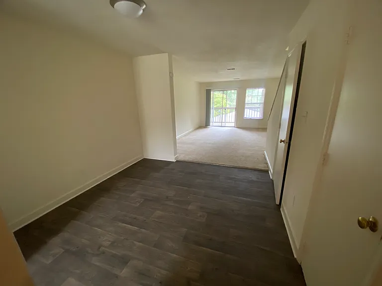 Avery Close Condominiums — Photo 90