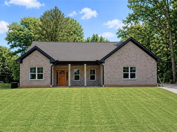 2410 Sedalia Dr, Clemmons, NC 27012