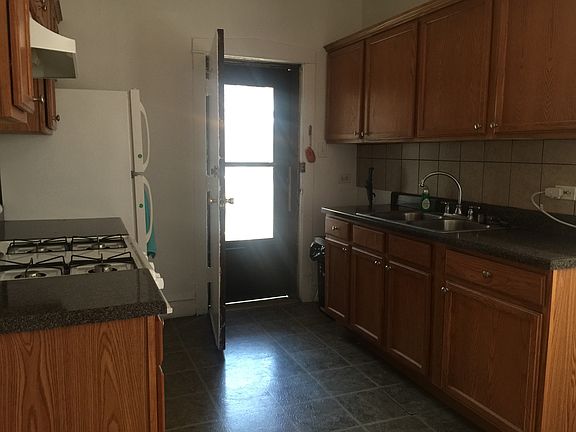 5th image of 547 1/2 W Arlington Pl APT 208