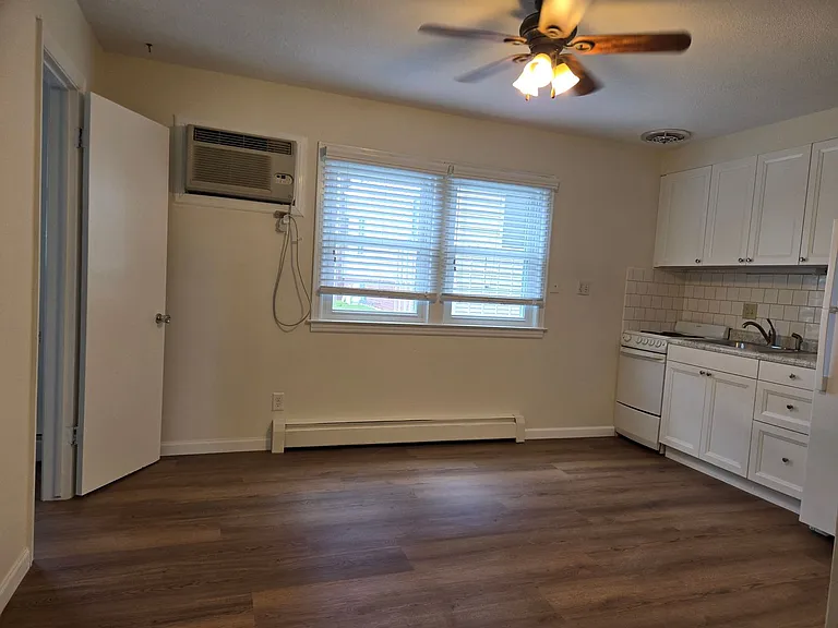 1015 W Benton St — Photo 11