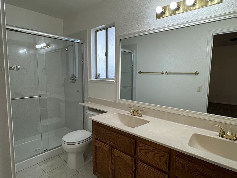 1740 Reyes Ln — Photo 9