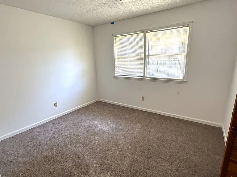 320 W Hampton Ave — Photo 12