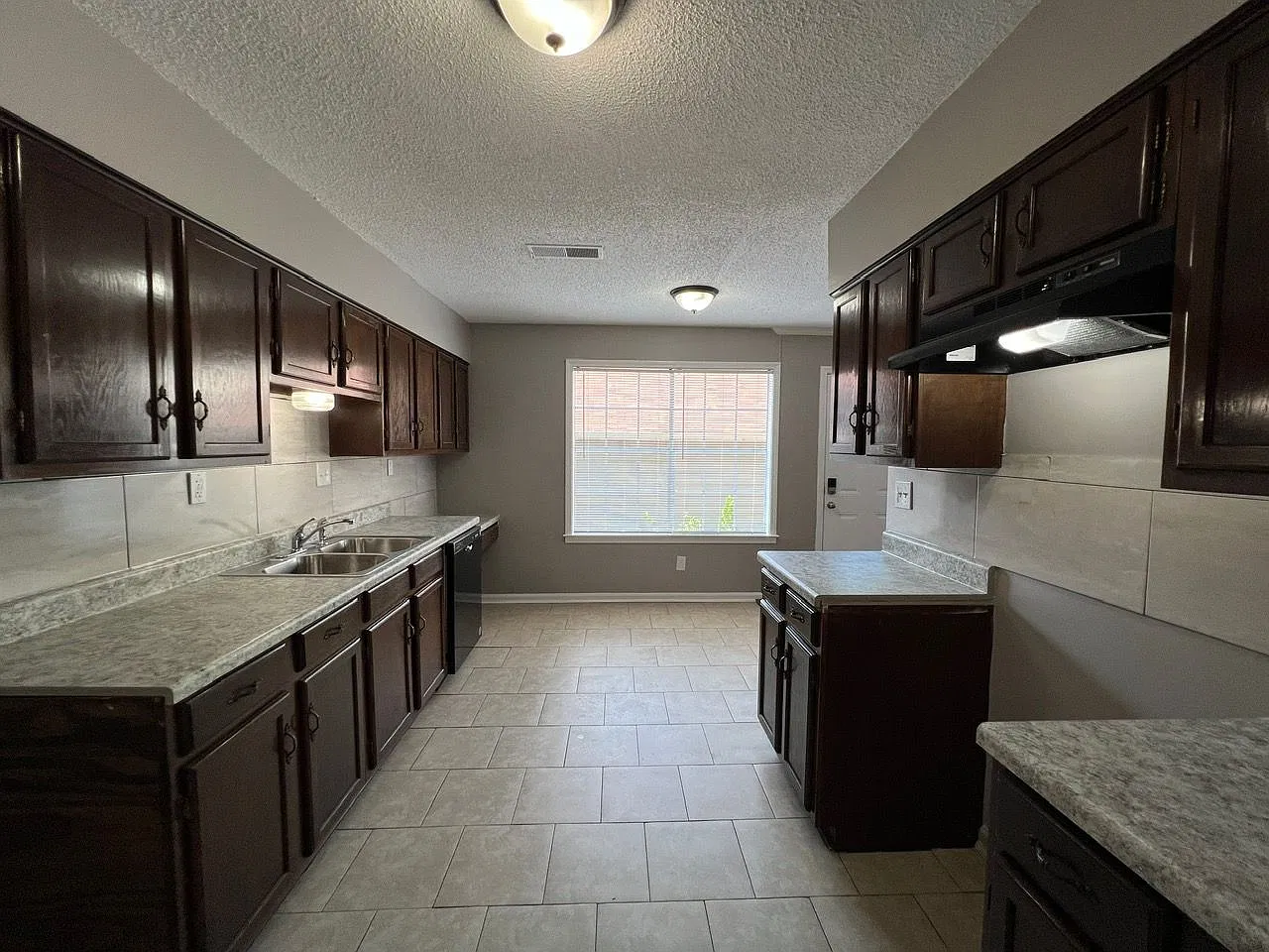 5995 Lofty Oak Rd — Photo 2