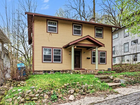 915 Walwood Pl, Kalamazoo, MI 49007