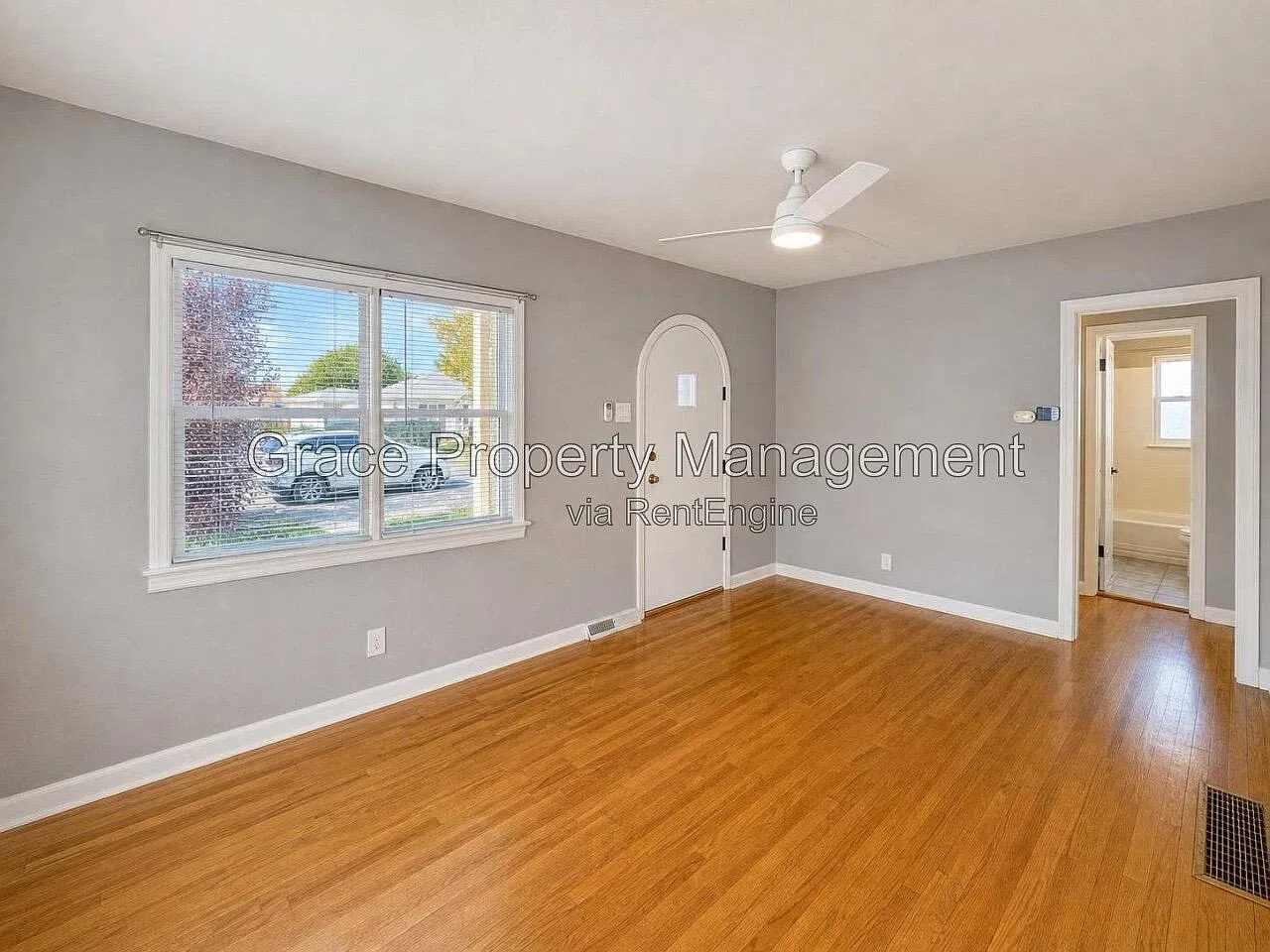 2 bed, 1.0 bath, 1240 sqft, $2,400 — Photo 2