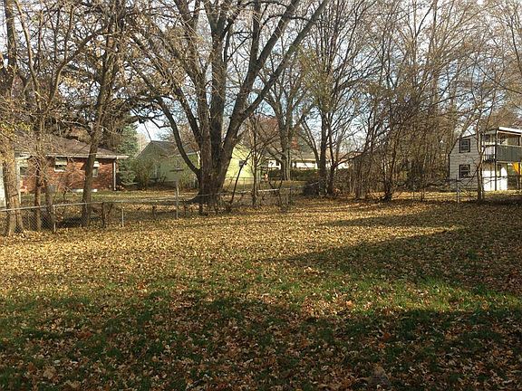 Great fenced-in yard