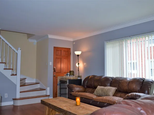 40 West Ave, Riverside, IL 60546