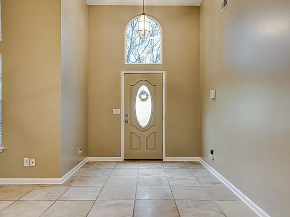 2nd image of 2413 Mountain Dr