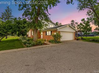 4925 S Huron River Dr, Flat Rock, MI 48134
