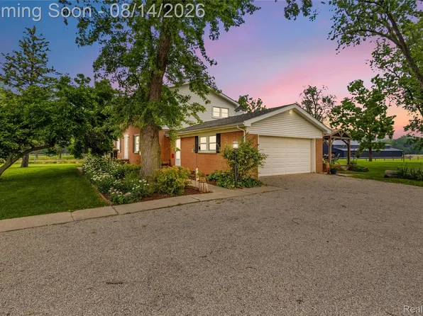 4925 S Huron River Dr, Flat Rock, MI 48134